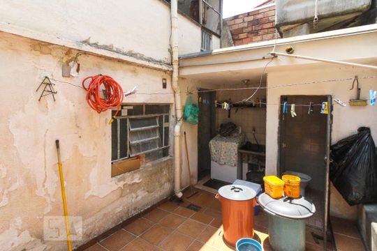 Quintal de casa à venda com 3 quartos, 150m² em Vila Antonieta, São Paulo
