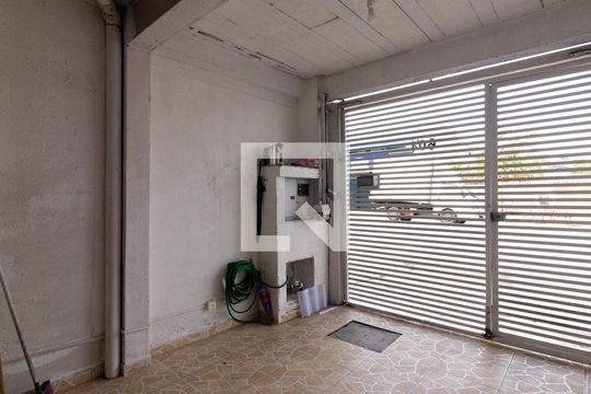 Garagem de casa à venda com 2 quartos, 70m² em Vila Paranaguá, São Paulo