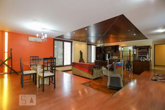 Sala de casa à venda com 4 quartos, 600m² em Sarandi, Porto Alegre