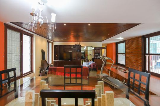 Sala de casa à venda com 4 quartos, 600m² em Sarandi, Porto Alegre