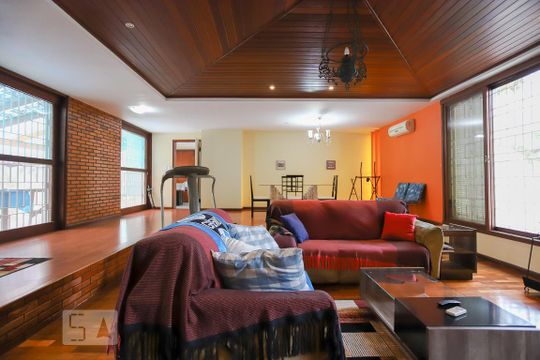 Sala de casa à venda com 4 quartos, 600m² em Sarandi, Porto Alegre