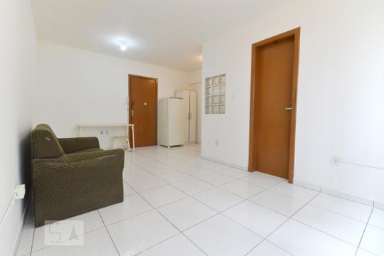 Kitnet/Studio para alugar com 1 quarto, 30m² em Kobrasol, São José