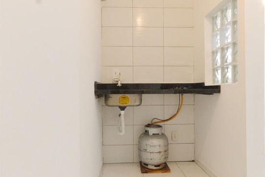 Cozinha de kitnet/studio para alugar com 1 quarto, 30m² em Kobrasol, São José