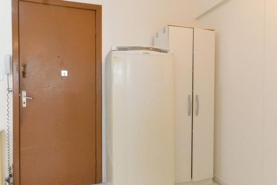 Cozinha de kitnet/studio para alugar com 1 quarto, 30m² em Kobrasol, São José