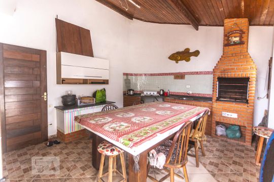 Churrasqueira de casa à venda com 4 quartos, 260m² em Alves Dias, São Bernardo do Campo