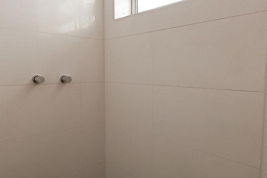 Banheiro suíte de casa de condomínio à venda com 4 quartos, 488m² em Alphaville Residencial, Santana de Parnaíba