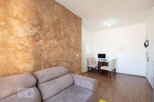 Sala de apartamento para alugar com 2 quartos, 47m² em Conceição, Osasco
