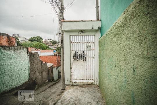 Fachada de casa para alugar com 2 quartos, 50m² em Vila do Encontro, São Paulo