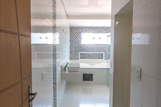 Banheiro suíte 6 de casa para alugar com 7 quartos, 580m² em Independência, São Bernardo do Campo