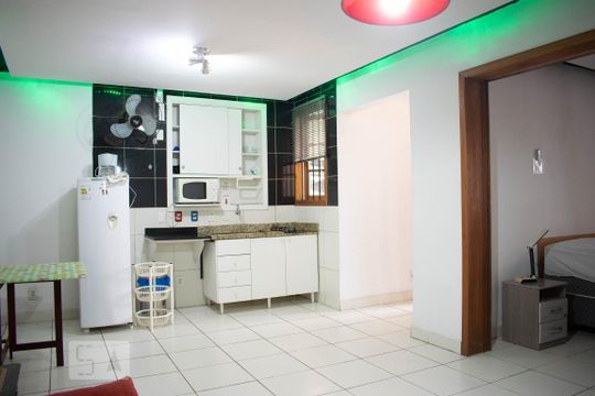 Sala de Estar de casa para alugar com 6 quartos, 288m² em Centro Histórico, Porto Alegre
