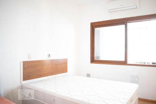 Quarto 3 de casa para alugar com 6 quartos, 288m² em Centro Histórico, Porto Alegre