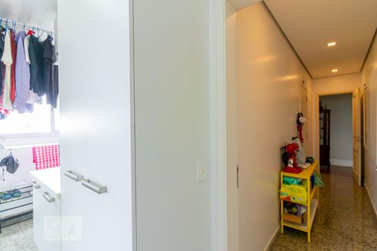 Corredor da Entrada de Serviço de apartamento à venda com 3 quartos, 265m² em Jardim Vila Mariana, São Paulo