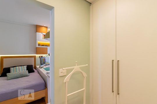Closet da Suíte 1 de apartamento à venda com 3 quartos, 265m² em Jardim Vila Mariana, São Paulo