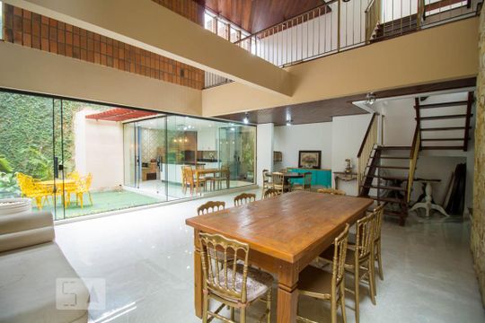 Casa para alugar com 3 quartos, 300m² em Jardim Vila Mariana, São Paulo