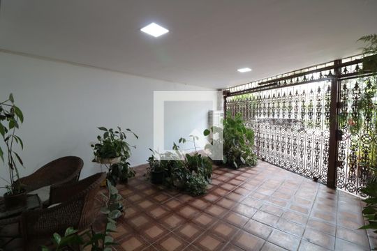 Garagem de casa à venda com 3 quartos, 182m² em Catumbi, São Paulo