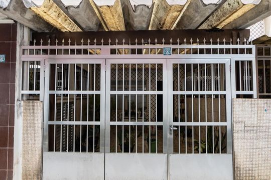 Fachada de casa à venda com 2 quartos, 106m² em Vila Nova Manchester, São Paulo