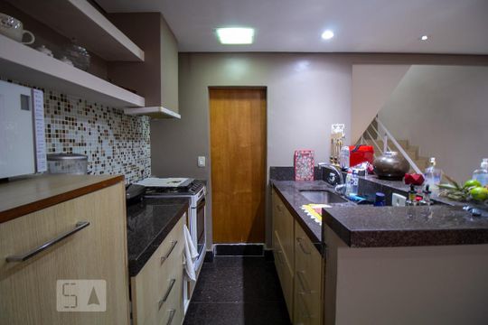 Cozinha de casa de condomínio à venda com 3 quartos, 178m² em Sítio da Figueira, São Paulo