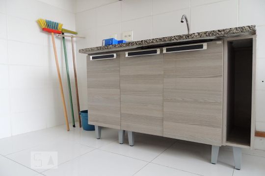 Cozinha de apartamento para alugar com 2 quartos, 47m² em Taquara, Rio de Janeiro