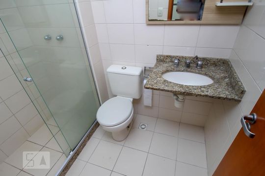 Banheiro da Suíte de apartamento para alugar com 3 quartos, 84m² em Catete, Rio de Janeiro
