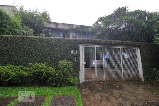 Fachada de casa à venda com 4 quartos, 250m² em Jardim Guedala, São Paulo