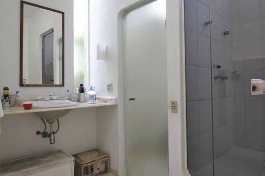 Banheiro da suíte 1 de casa à venda com 4 quartos, 250m² em Jardim Guedala, São Paulo