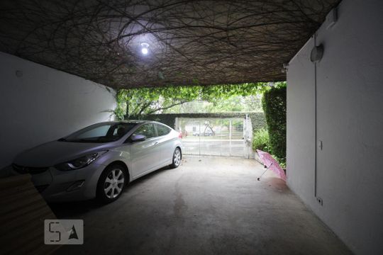 Garagem de casa à venda com 4 quartos, 250m² em Jardim Guedala, São Paulo