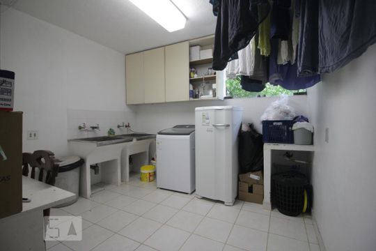 Área de Serviço de casa à venda com 4 quartos, 250m² em Jardim Guedala, São Paulo