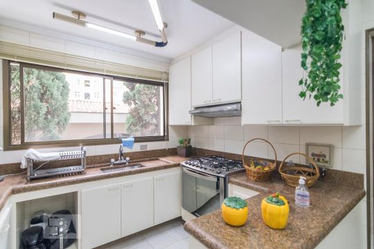 Cozinha de apartamento à venda com 4 quartos, 140m² em Centro, Santo André