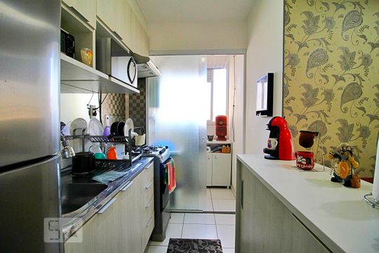 Cozinha de apartamento para alugar com 2 quartos, 46m² em Parque João Ramalho, Santo André