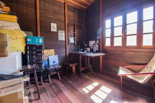 Dormitório de casa à venda com 3 quartos, 100m² em Ipanema, Porto Alegre