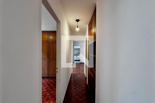 Corredor Quartos de apartamento à venda com 3 quartos, 80m² em Santo Amaro, São Paulo