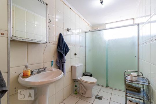 Banheiro de apartamento para alugar com 2 quartos, 72m² em Cambuci, São Paulo