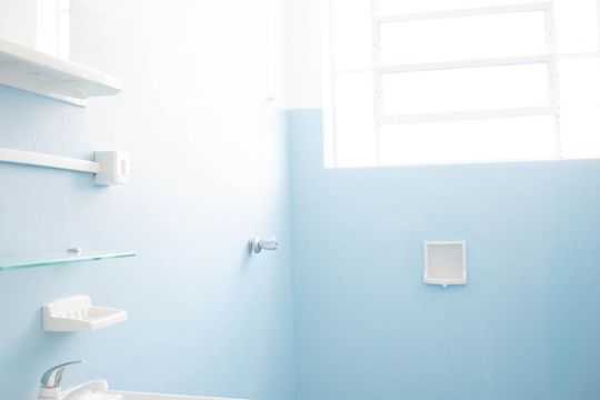 Banheiro de apartamento para alugar com 1 quarto, 60m² em Santana, Porto Alegre