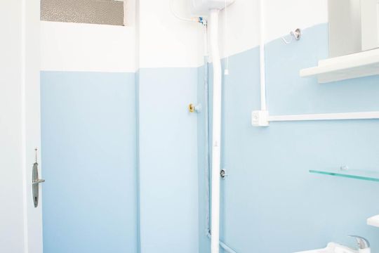 Banheiro de apartamento para alugar com 1 quarto, 60m² em Santana, Porto Alegre