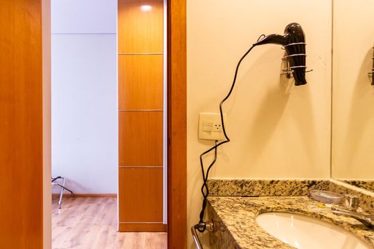 Banheiro de kitnet/studio à venda com 1 quarto, 32m² em Vila Osasco, Osasco