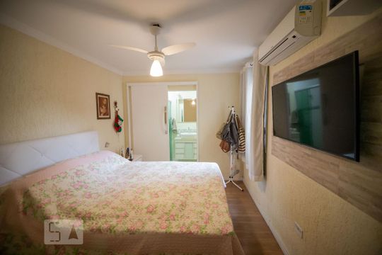 Suite  de casa à venda com 3 quartos, 130m² em Vila Tiradentes, São Paulo