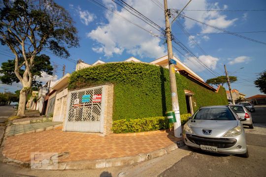 Fachada de casa à venda com 3 quartos, 130m² em Vila Tiradentes, São Paulo