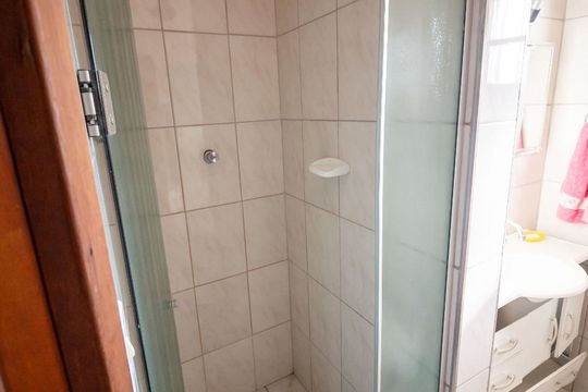Banheiro Social de casa à venda com 3 quartos, 130m² em Vila Tiradentes, São Paulo