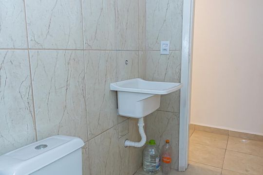 Banheiro de kitnet/studio para alugar com 1 quarto, 33m² em Mandaqui, São Paulo
