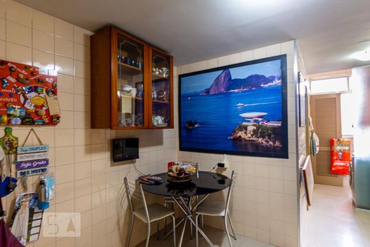 Cozinha de apartamento à venda com 2 quartos, 80m² em Ingá, Niterói