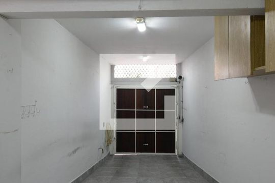 Garagem de casa à venda com 3 quartos, 170m² em Cambuci, São Paulo