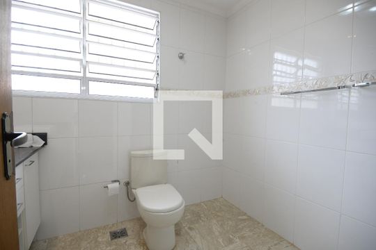 Banheiro de casa à venda com 3 quartos, 170m² em Cambuci, São Paulo
