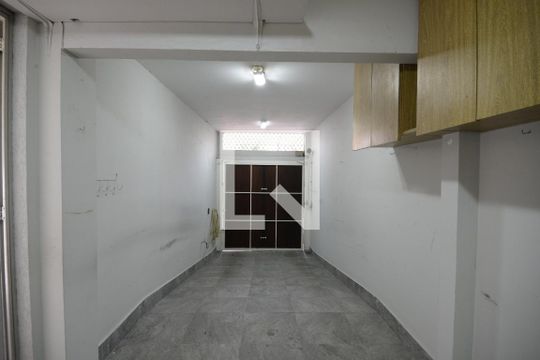 Garagem de casa à venda com 3 quartos, 170m² em Cambuci, São Paulo