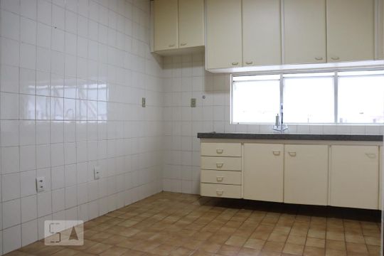 Cozinha de apartamento para alugar com 3 quartos, 107m² em Setor Bela Vista, Goiânia
