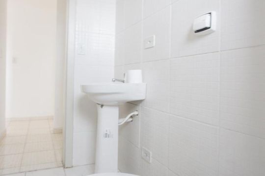 Banheiro de apartamento à venda com 2 quartos, 42m² em Jardim Iracema, São Paulo