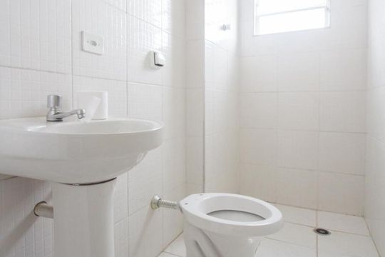 Banheiro de apartamento à venda com 2 quartos, 42m² em Jardim Iracema, São Paulo