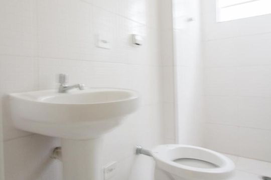 Banheiro de apartamento à venda com 1 quarto, 52m² em Jardim Iracema, São Paulo