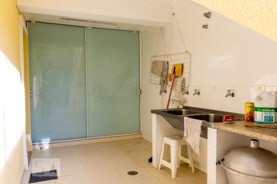 Área de Serviço de casa para alugar com 4 quartos, 800m² em Freguesia do Ó, São Paulo