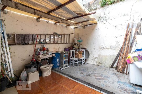 Quintal dos Fundos de casa à venda com 3 quartos, 150m² em Santa Teresinha, São Paulo