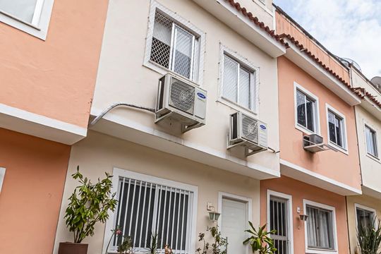 Fachada de casa para alugar com 3 quartos, 90m² em Curicica, Rio de Janeiro